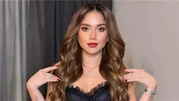 الفنانة رنا رئيس