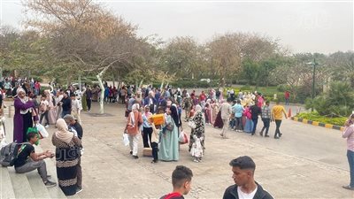 إقبال كبير علي الحدائق العامة والمنتزهات في أول أيام العيد بالمنيا 
