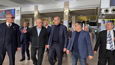 جولة لوزير الطيران بمطار القاهرة في اول أيام عيد الفطر وهذه حركة الركاب بالمطارات المصرية