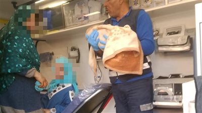 بالصور..طاقم طبي بهيئة الإسعاف بالغربية ينجح في إجراء ولادة مفاجئة داخل توك توك بطنطا