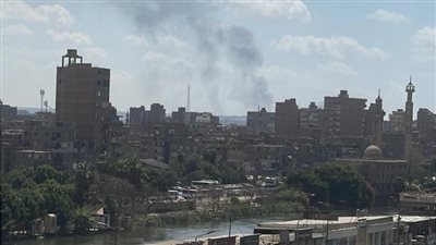 نشوب حريق هائل اخل مخزن أحذية بمنشأة ناصر