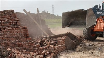 بالصور.. حملة موسعة لإزالة وإيقاف أعمال التعديات على أراضي الدولة بالأقصر