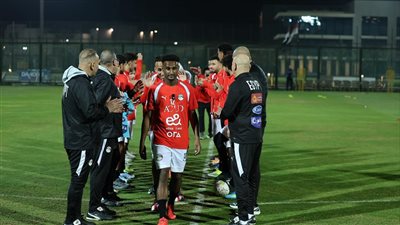 منتخب مصر ينظم ممرًا شرفيًا للاعبين الجدد