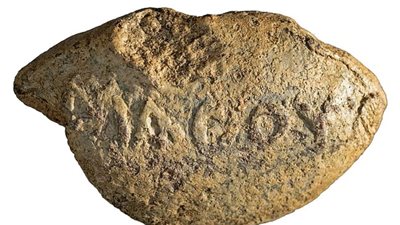 اكتشاف رسالة ساخرة على رصاصة مقلاع قبل 2000 عام