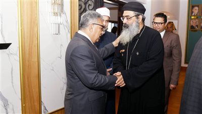 محافظ الدقهلية يستقبل وفد الكنيسة لتقديم التهنئة بعيد الفطر المبارك