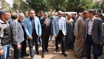 محافظ المنيا يتفقد مشروعات البنية التحتية ويتابع أعمال رصف وتطوير الطرق والكباري