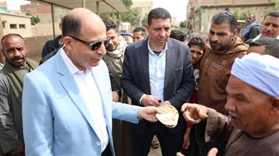 محافظ المنيا:لجان رقابية فورية لضبط المخابز.. لا تهاون مع المتلاعبين بـ”قوت الشعب” 