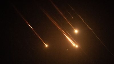 إسرائيل ترصد صواريخ إيرانية وتفعّل الدفاعات الجوية مع إنذارات للمواطنين