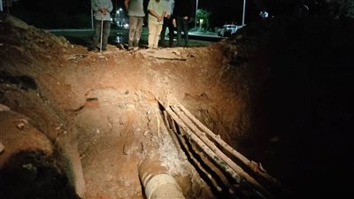 جهود فرق الصيانة بشركة مياه الشرب والصرف الصحى لإصلاح كسر محطة الكرور بأسوان