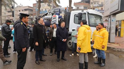 محافظ دمياط يتفقد جاهزية المعدات للتعامل مع موجة الطقس السيئ