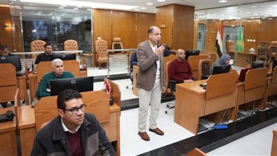 لليوم الثانى على التوالى.. محافظ المنيا يتابع مستجدات الطقس بمركز السيطرة 