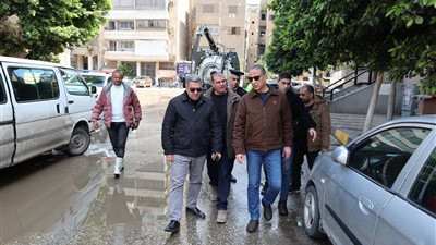 محافظ الجيزة يتفقد جهود شفط مياه الأمطار بمحور صفط اللبن والدقي والعجوزة