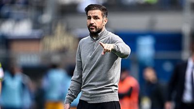 فابريجاس يخطف الأنظار في أوروبا.. كبار القارة يراقبون مدرب كومو الصاعد