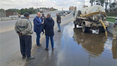 محافظ الجيزة تتابع أعمال رفع تجمعات مياه الأمطار بمراكز وقرى أبوالنمرس والحوامدية والبدرشين