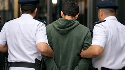 أب أبلغ عن نجله ثم أنقذه داخل نيابة حلوان