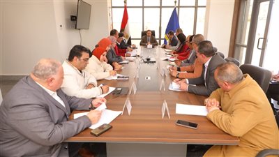 محافظ دمياط يؤكد على تطبيق مواعيد غلق المحال العامة