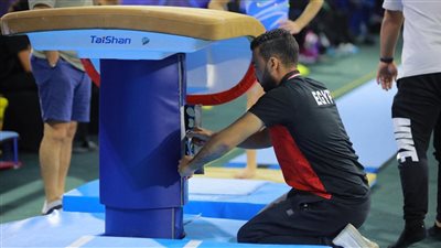 تركيب الأجهزة استعدادا لبطولة العالم للجمباز الفني القاهرة 2026