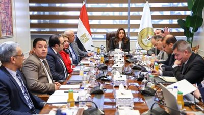 منال عوض تتابع الموقف التنفيذي لعدد من الملفات البيئية والتنموية بالمحافظات