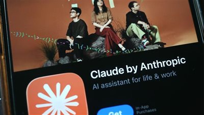 تقيد استخدام منافس ChatGPT بعد تعاون الأخير مع وزارة الحرب الأميركية