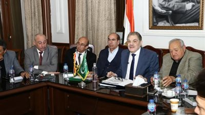 بحضور قيادات «بيت الأمة».. تفاصيل اجتماع رئيس حزب الوفد مع «الهيئات المعاونة»