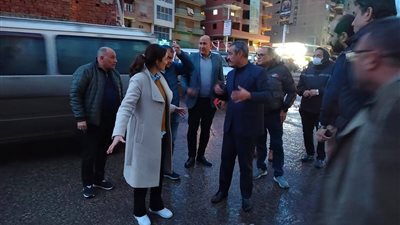 نائب محافظ الجيزة تتابع شفط مياه الأمطار بالعجوزة وإمبابة وتوجّه بتكثيف أعمال النظافة بالوراق