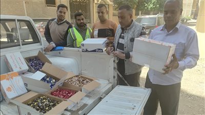 بالصور.. ضبط 4 آلاف قطعة شيكولاتة منتهية الصلاحية داخل محل بالأقصر