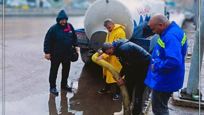 محافظ الإسكندرية يتابع تداعيات الطقس السيئ ويوجه برفع درجة الطوارئ القصوى