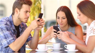 وسائل تواصل اجتماعي 