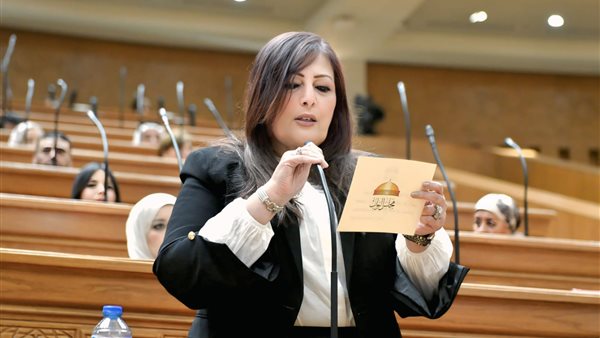 إليزابيث شاكر