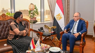 هاني سويلم يلتقي وزيرة البيئة الأوغندية لبحث سبل تعزيز العلاقات 