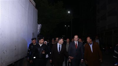 محافظ دمياط يجرى جولة مساءًا لمتابعة غلق المحال العامة والمراكز التجارية 
