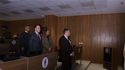 محافظ دمياط يتابع داخل مركز السيطرة تطبيق قرارغلق المحال العامة بالمراكز والمدن 