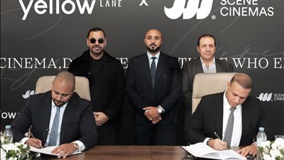 أثناء التوقيع 