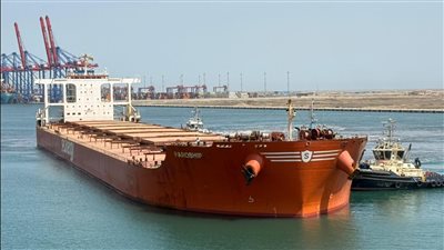 ميناء شرق بورسعيد يستقبل السفينة MV PAROSHIP أكبر سفينة صب جاف ترسو في ميناء مصري على رصيف محطة 