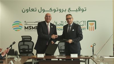 الأستاذ محمد الأتربي والأستاذ باسل رحمي أثناء التعاون 