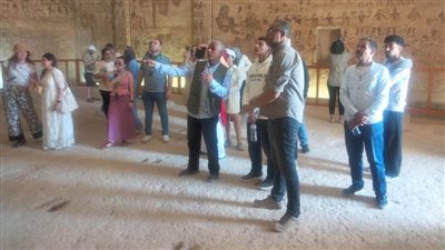 المنيا تستضيف فناني «جبل الطير الدولي» في زيارة لمقابر بني حسن الأثرية