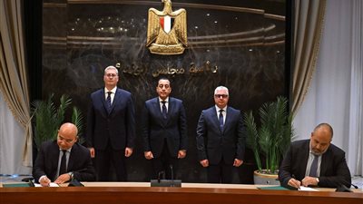 رئيس الوزراء يشهد توقيع عقد مشروع 
