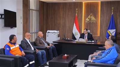 محافظ دمياط يلتقى ممثلى هيئة الإسعاف لبحث خطط التعاون المشترك