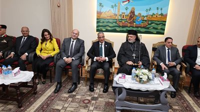 محافظ الجيزة يزور الكنيسة الكاثوليكية لتقديم التهنئة بمناسبة عيد القيامة المجيد