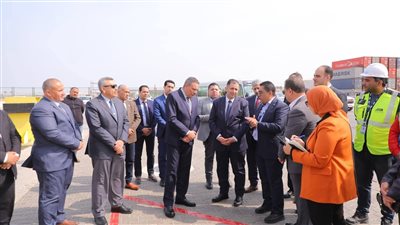 محافظ دمياط يتفقد محطة حاويات 