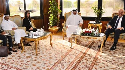 وزير الطيران يبحث مع مجموعة شركات فهد آل ثان القطرية دراسة مشروع إنشاء مصنع لإنتاج وقود الطائرات المستدام (SAF) في مصر