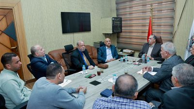 نقيب المحامين يبحث تطوير منظومة المعاشات والخدمات المالية بالنقابة