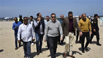 محافظ بورسعيد يتفقد شاطىء وكورنيش بورسعيد لمتابعة انتظام الخدمات