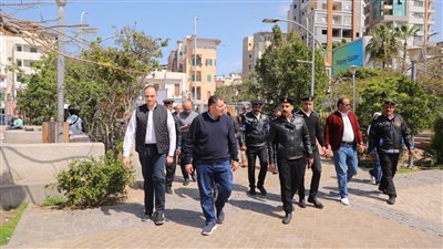 محافظ دمياط يتفقد حديقة بنت الشاطىء لمتابعة الاحتفال بشم النسيم