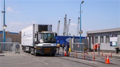 تدفق شحنات الترانزيت عبر خط 