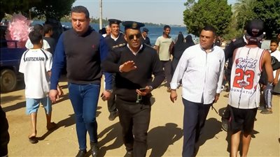 انتظام حركة العبّارة بين أرمنت والجزيرة في الأقصر وسط تشديدات بالالتزام بالتعريفة ...صور