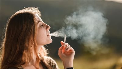 هل يجب حظر التدخين تمامًا بسبب مخاطره الصحيّة العالية؟