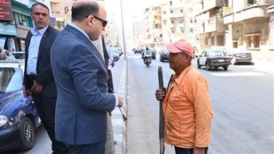 محافظ الغربية يتابع ميدانيًا رفع مخلفات شم النسيم وإعادة الانضباط لطنطا