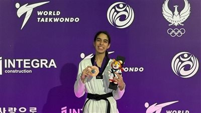 وزير الرياضة يهنىء حلا هاني نجمة و ادي دجلة  ببرونزية بطولة العالم للتايكوندو للشباب