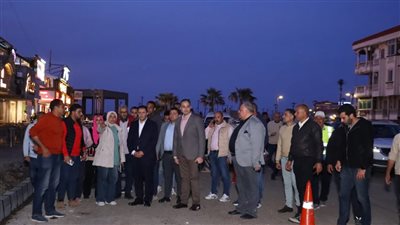محافظ دمياط يختتم جولته برأس البر بتفقد منطقة اللسان